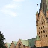 1207S 010 Dom mit Fahnen 2003